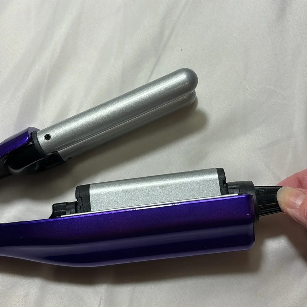 Bed Head A-Wave-We-Go Adjustable Ceramic
Hair Waver - purple - Picture 8 of 10